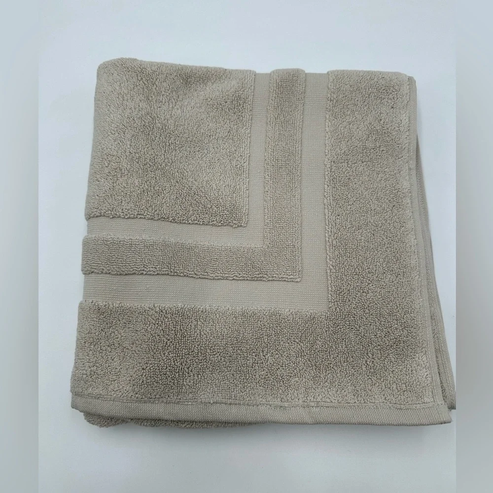 Wamsutta Tub Mat Classic Turkish Color Taupe. 1 pcs NEW Okk